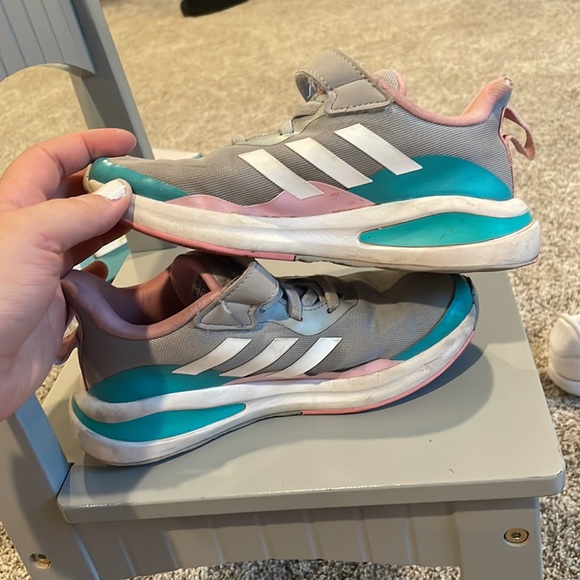 Girls adidas shoes size 13K - Picture 5 of 6